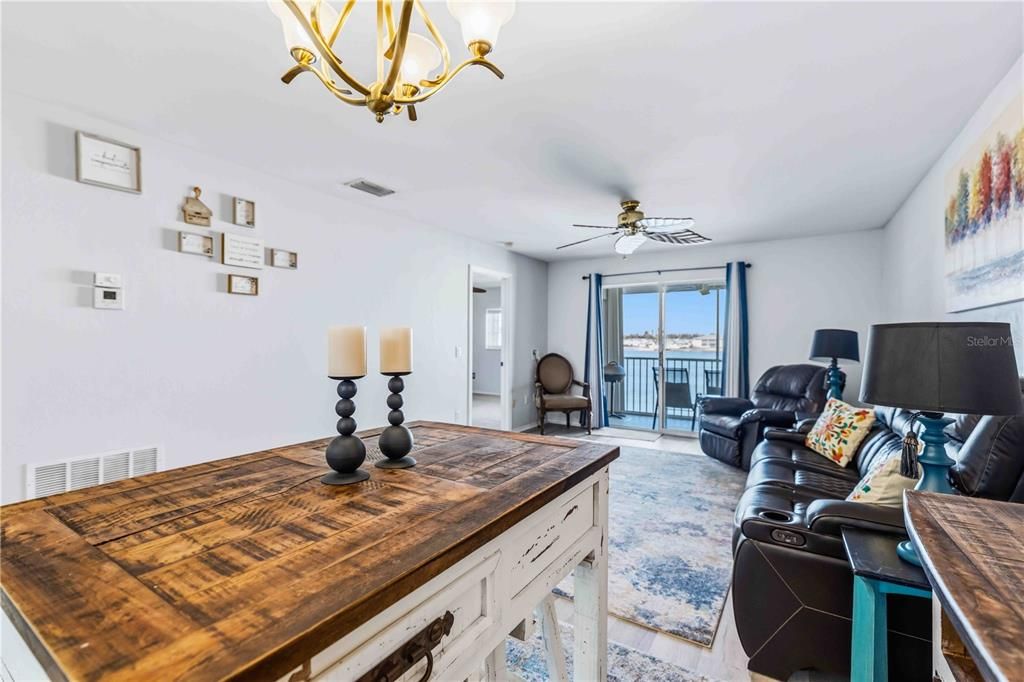 待售: $250,000 (3 贝兹, 2 浴室, 1265 平方英尺)