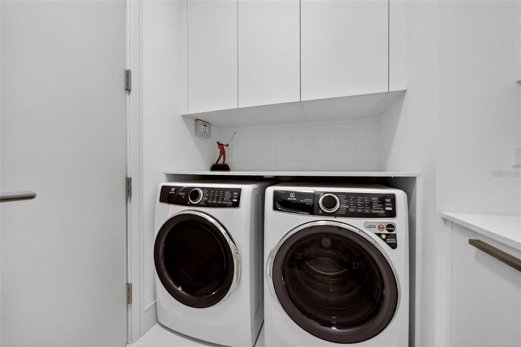 For Rent: $70,000 (2 beds, 2 baths, 3130 Square Feet)