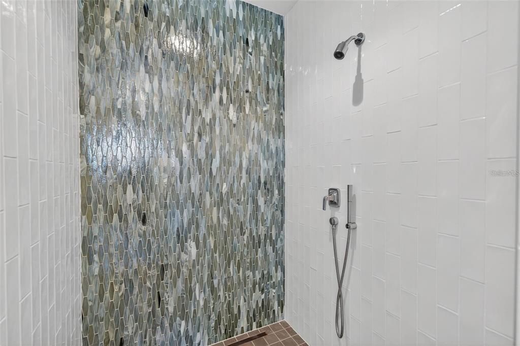 For Rent: $70,000 (2 beds, 2 baths, 3130 Square Feet)