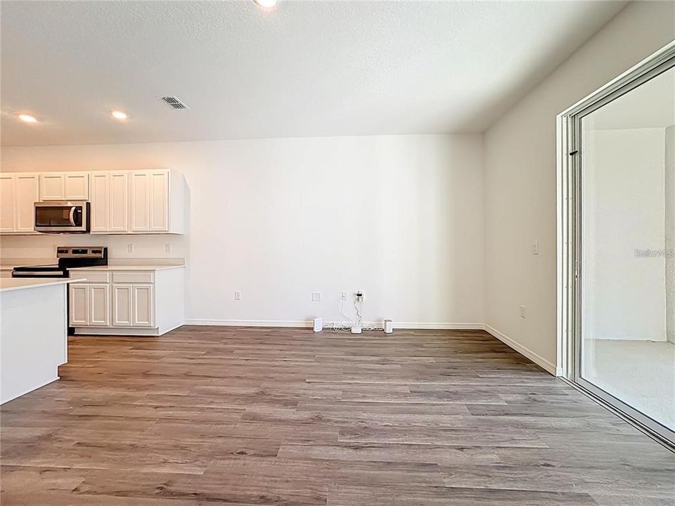 For Rent: $2,000 (3 beds, 2 baths, 1673 Square Feet)