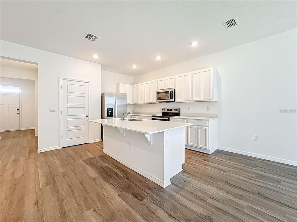 For Rent: $2,000 (3 beds, 2 baths, 1673 Square Feet)