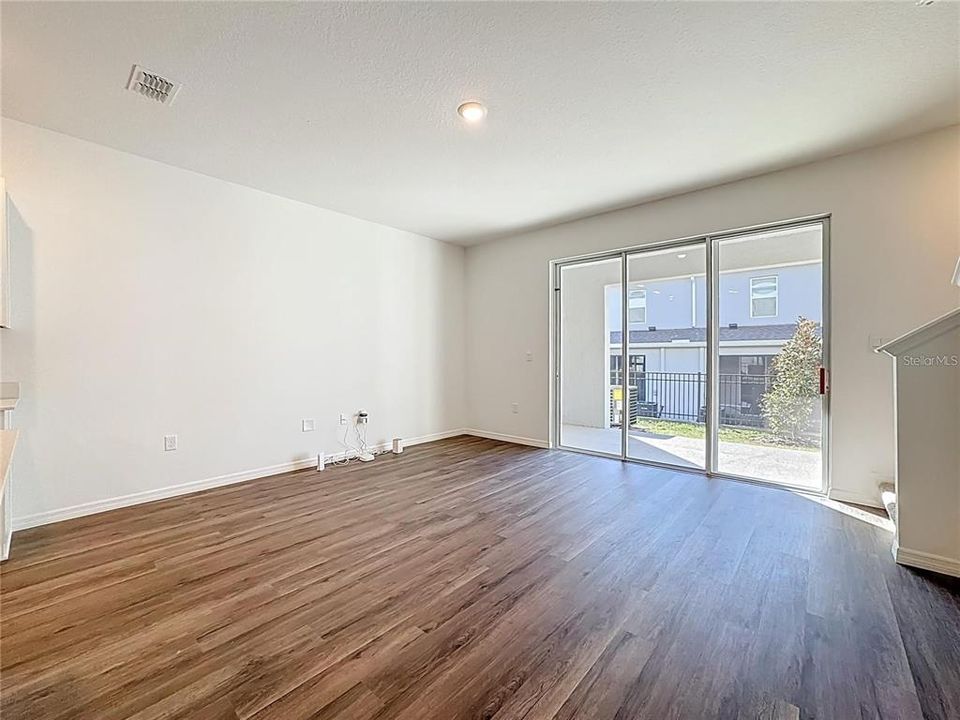 For Rent: $2,000 (3 beds, 2 baths, 1673 Square Feet)