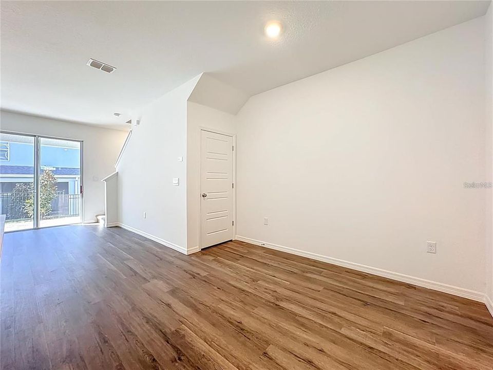 For Rent: $2,000 (3 beds, 2 baths, 1673 Square Feet)