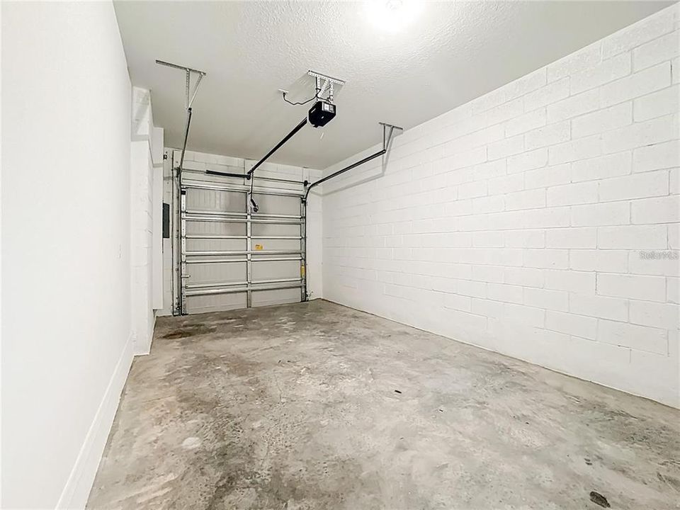 For Rent: $2,000 (3 beds, 2 baths, 1673 Square Feet)