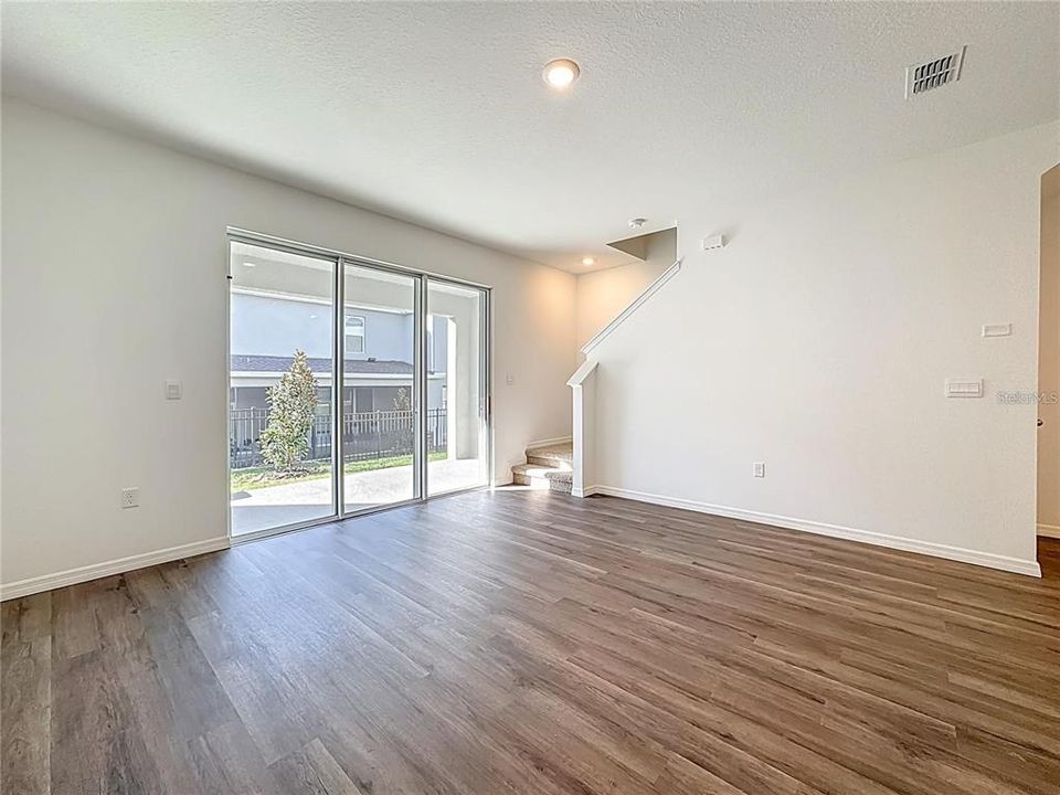 For Rent: $2,000 (3 beds, 2 baths, 1673 Square Feet)