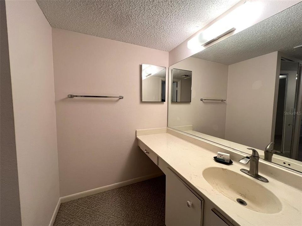 На продажу: $249,000 (2 спален, 2 ванн, 1245 Квадратных фут)