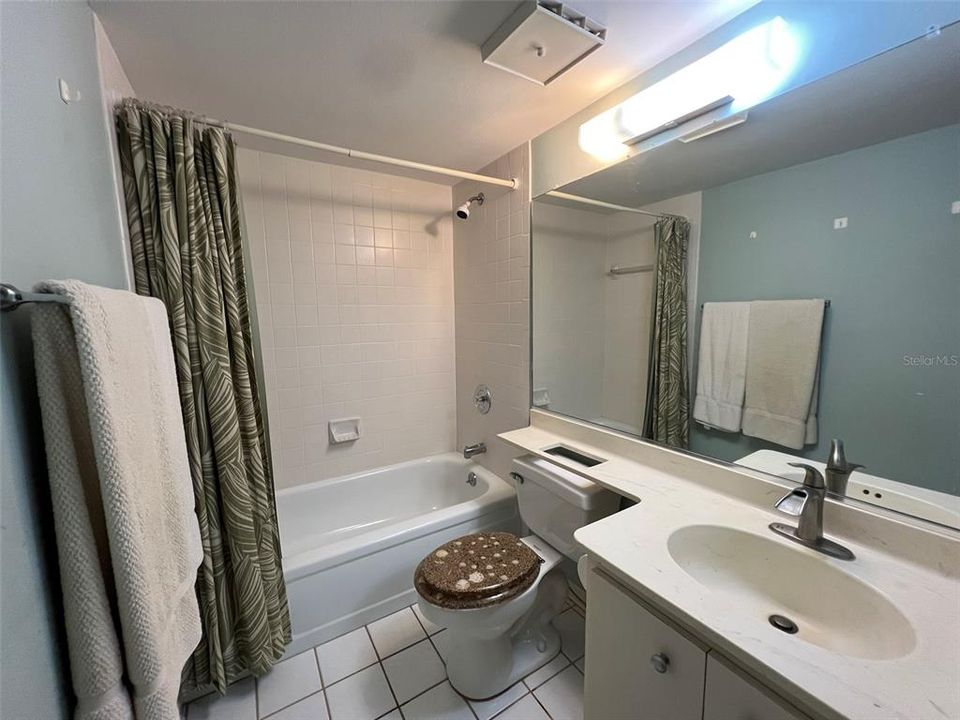 На продажу: $249,000 (2 спален, 2 ванн, 1245 Квадратных фут)