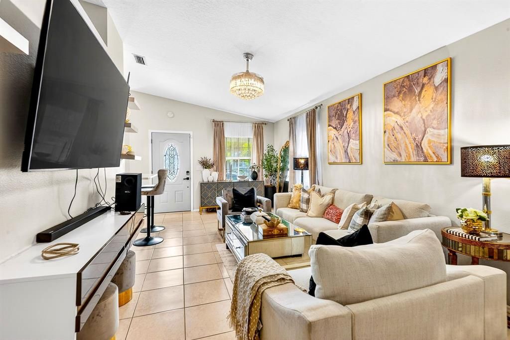 待售: $329,000 (4 贝兹, 2 浴室, 1156 平方英尺)