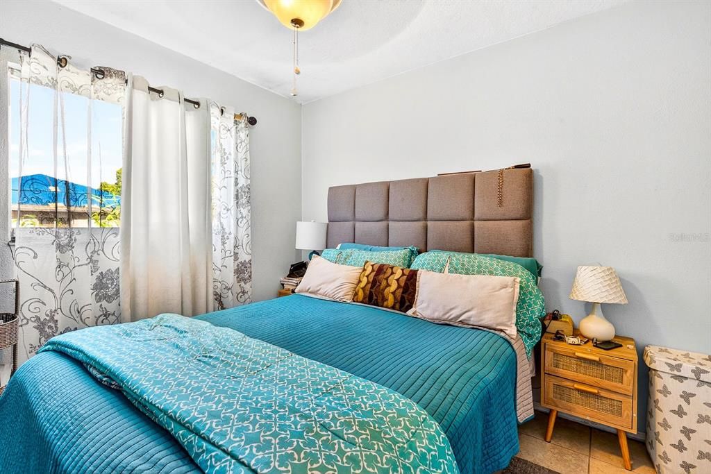 待售: $329,000 (4 贝兹, 2 浴室, 1156 平方英尺)