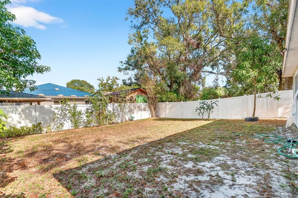 待售: $329,000 (4 贝兹, 2 浴室, 1156 平方英尺)