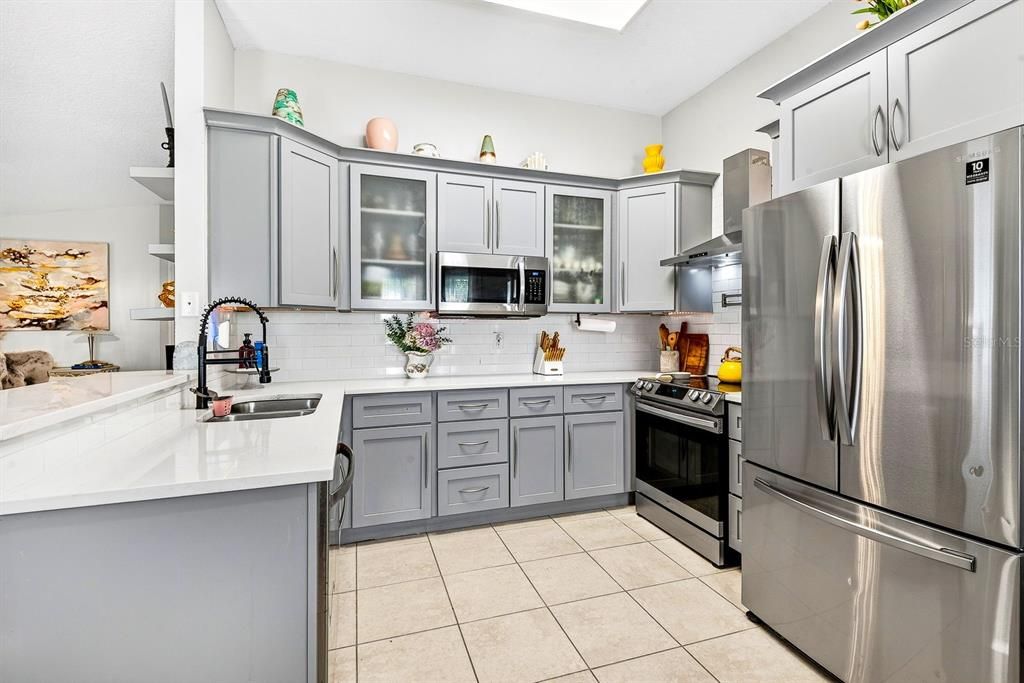 待售: $329,000 (4 贝兹, 2 浴室, 1156 平方英尺)