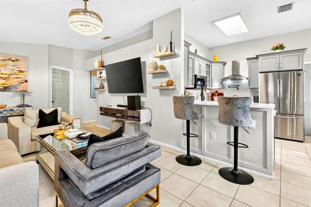 待售: $329,000 (4 贝兹, 2 浴室, 1156 平方英尺)