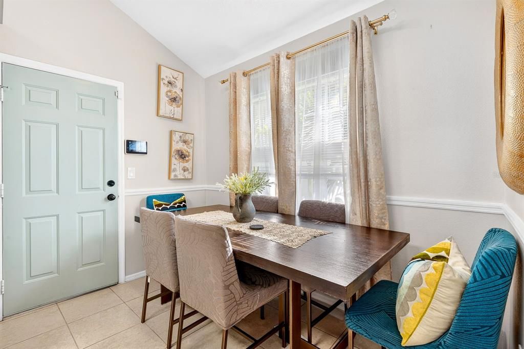 待售: $329,000 (4 贝兹, 2 浴室, 1156 平方英尺)