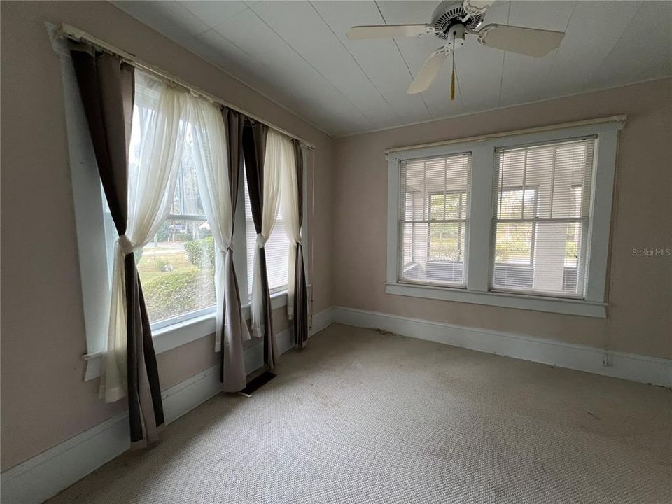 На продажу: $209,900 (2 спален, 1 ванн, 1056 Квадратных фут)