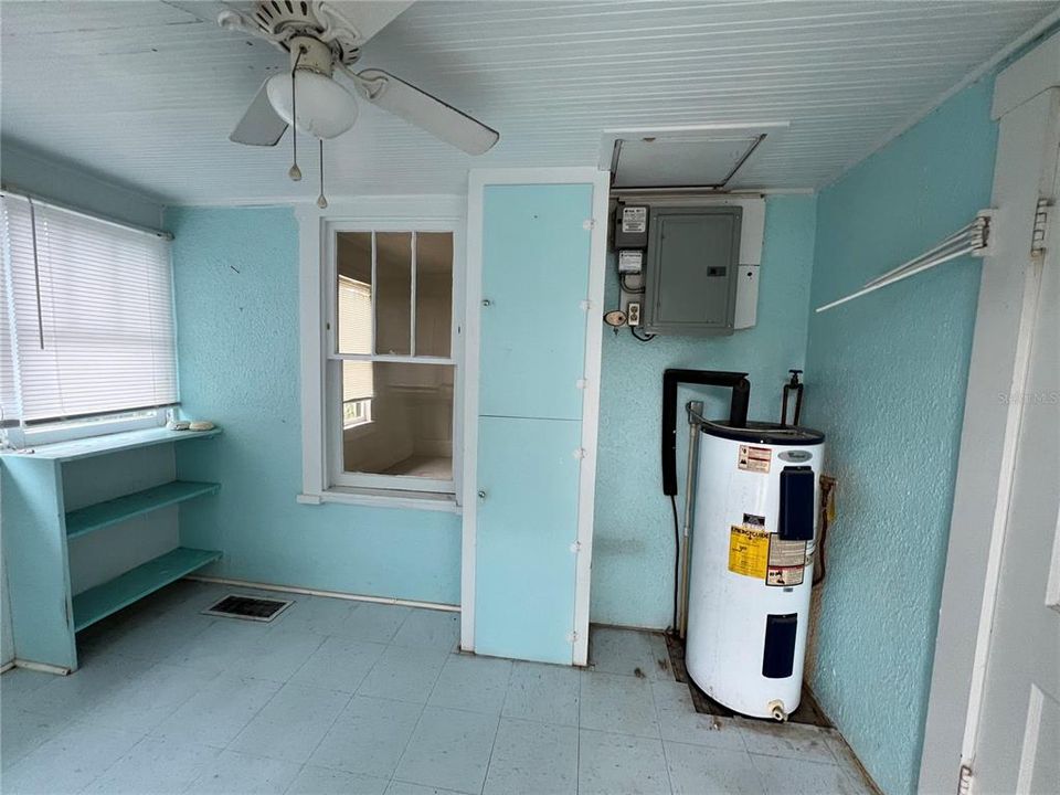 На продажу: $209,900 (2 спален, 1 ванн, 1056 Квадратных фут)