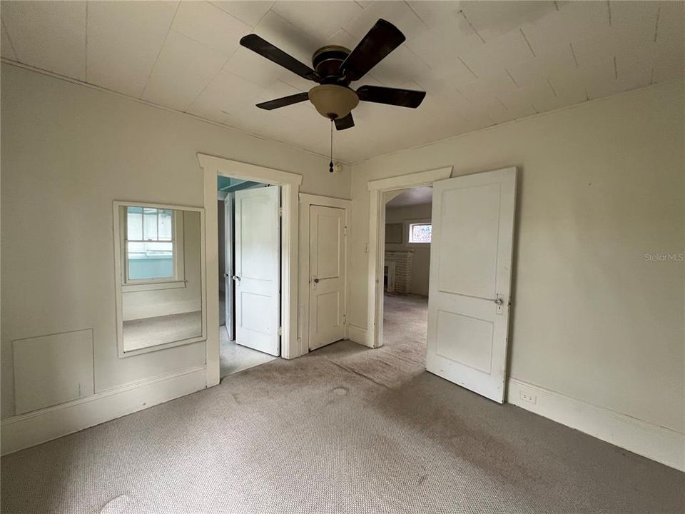 На продажу: $209,900 (2 спален, 1 ванн, 1056 Квадратных фут)