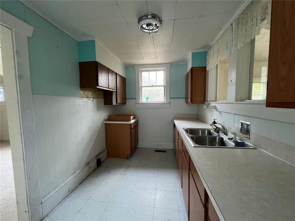 На продажу: $209,900 (2 спален, 1 ванн, 1056 Квадратных фут)