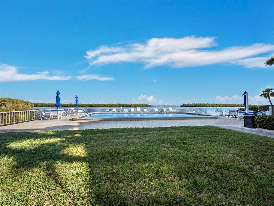 For Sale: $674,900 (2 beds, 2 baths, 1376 Square Feet)