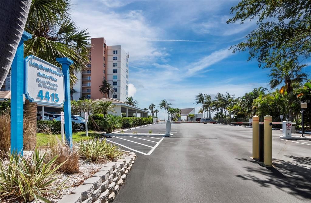 For Sale: $674,900 (2 beds, 2 baths, 1376 Square Feet)