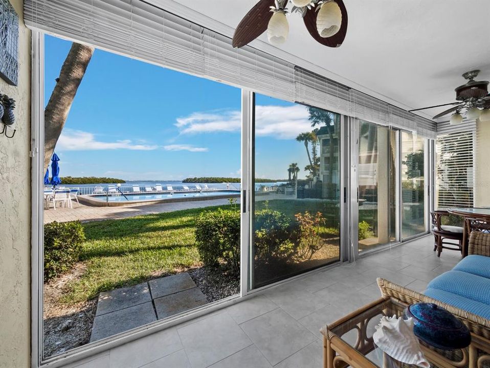 For Sale: $674,900 (2 beds, 2 baths, 1376 Square Feet)