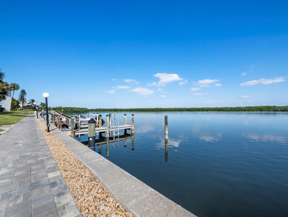 For Sale: $674,900 (2 beds, 2 baths, 1376 Square Feet)