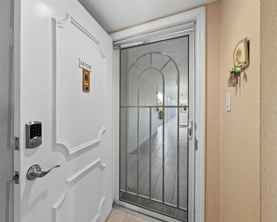 For Sale: $674,900 (2 beds, 2 baths, 1376 Square Feet)