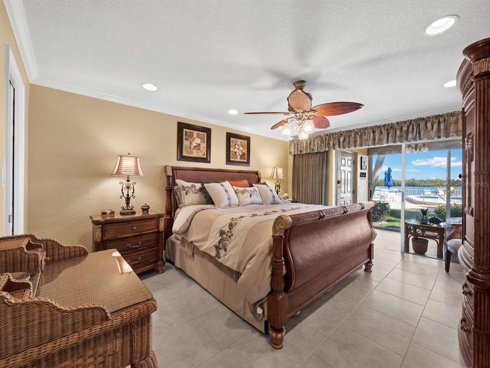 For Sale: $674,900 (2 beds, 2 baths, 1376 Square Feet)