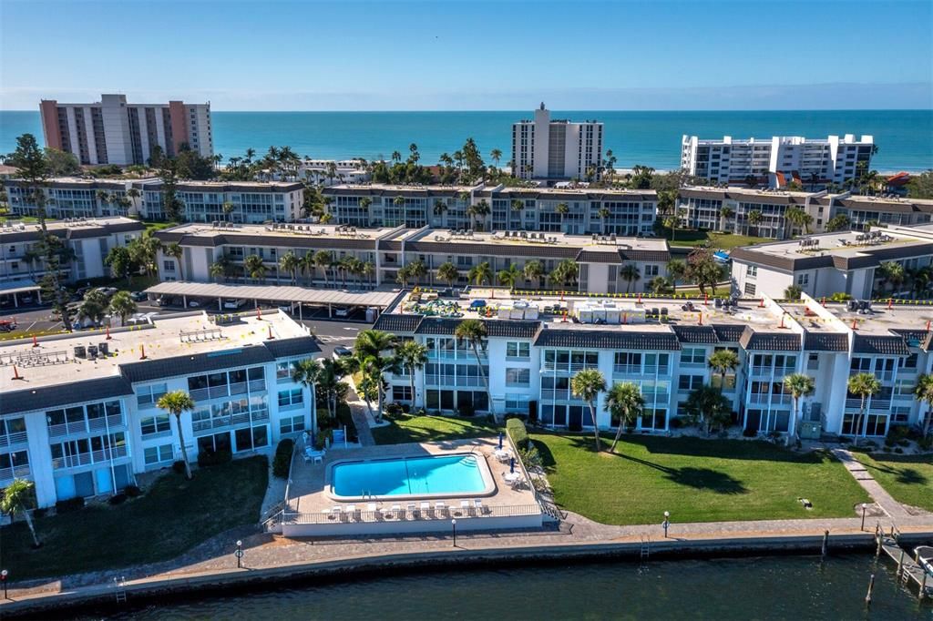 For Sale: $674,900 (2 beds, 2 baths, 1376 Square Feet)