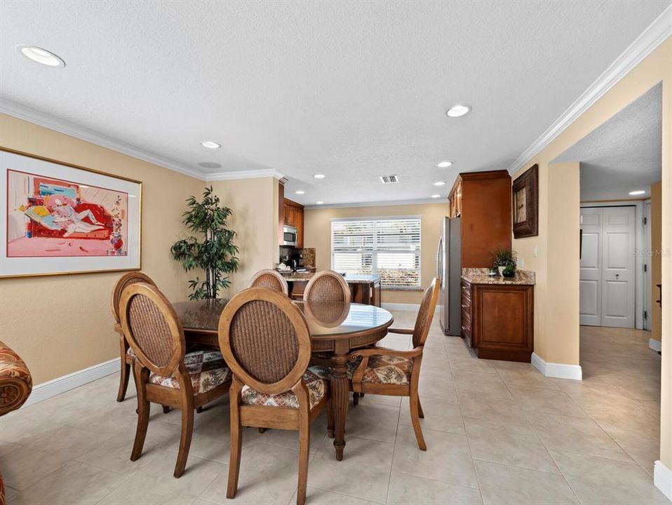 For Sale: $674,900 (2 beds, 2 baths, 1376 Square Feet)