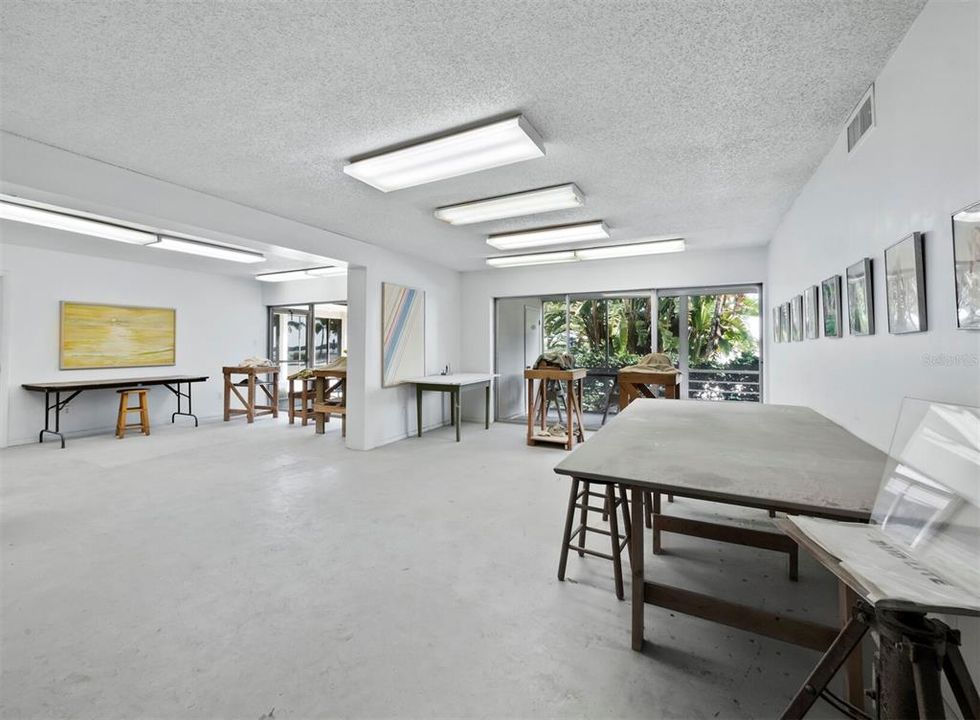 For Sale: $674,900 (2 beds, 2 baths, 1376 Square Feet)