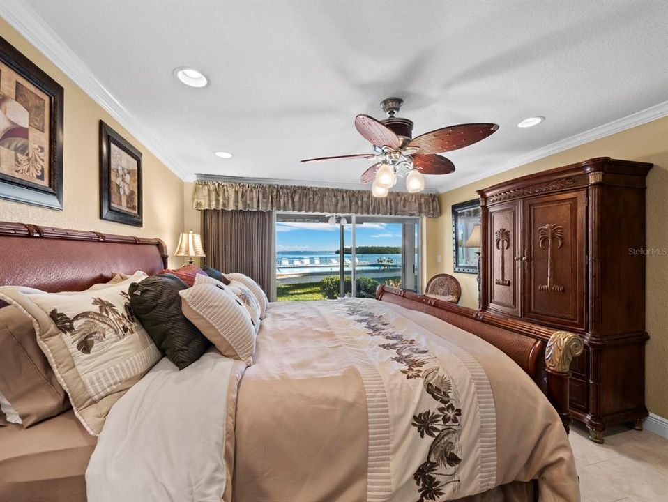 For Sale: $674,900 (2 beds, 2 baths, 1376 Square Feet)