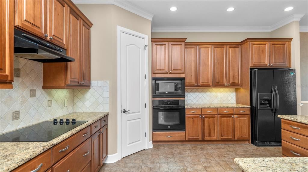 En Venta: $422,500 (4 camas, 3 baños, 2585 Pies cuadrados)