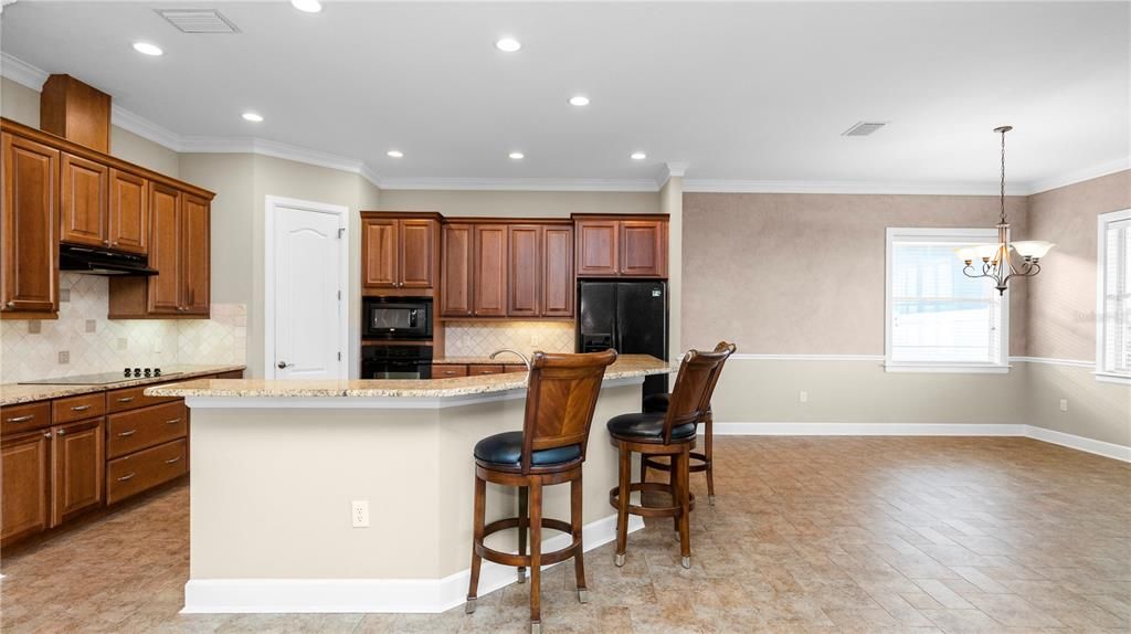 En Venta: $422,500 (4 camas, 3 baños, 2585 Pies cuadrados)