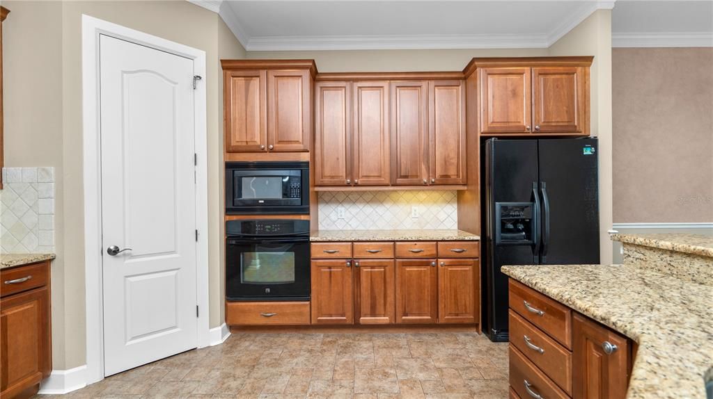 En Venta: $422,500 (4 camas, 3 baños, 2585 Pies cuadrados)