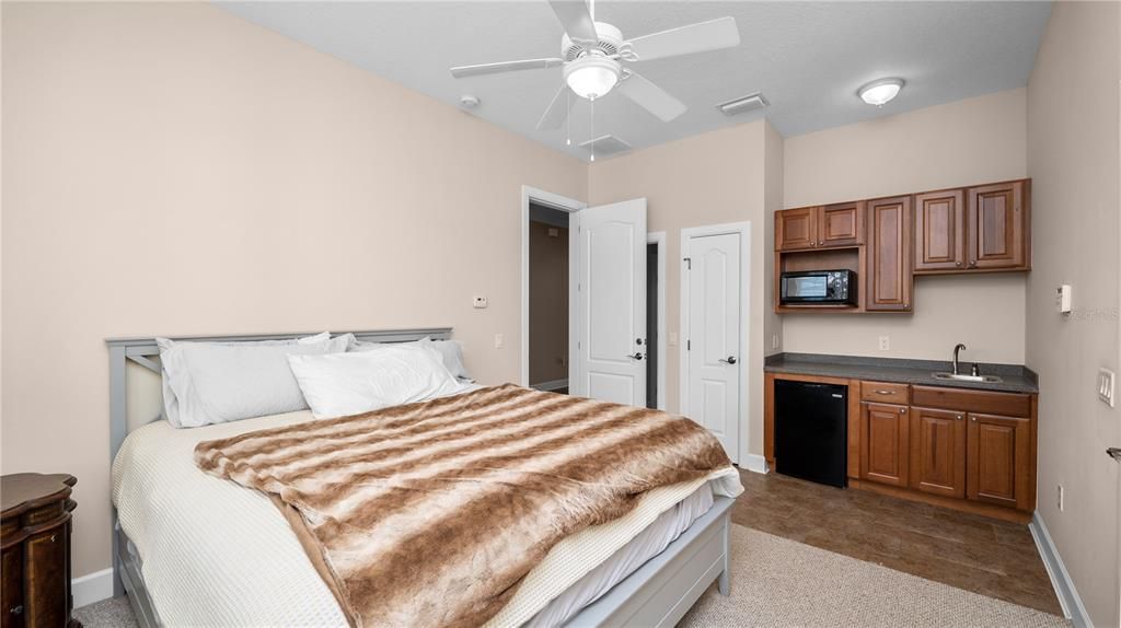 En Venta: $422,500 (4 camas, 3 baños, 2585 Pies cuadrados)