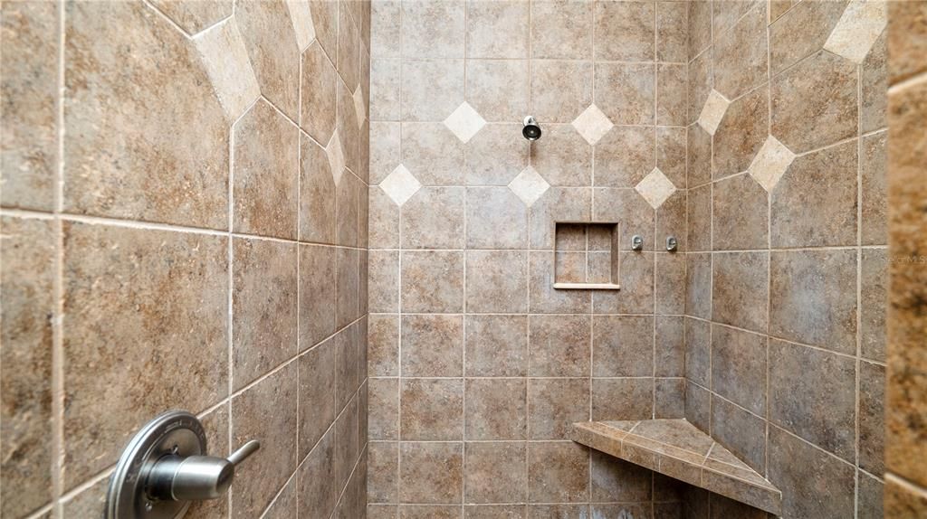 En Venta: $422,500 (4 camas, 3 baños, 2585 Pies cuadrados)