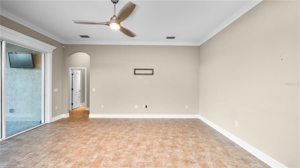 En Venta: $422,500 (4 camas, 3 baños, 2585 Pies cuadrados)