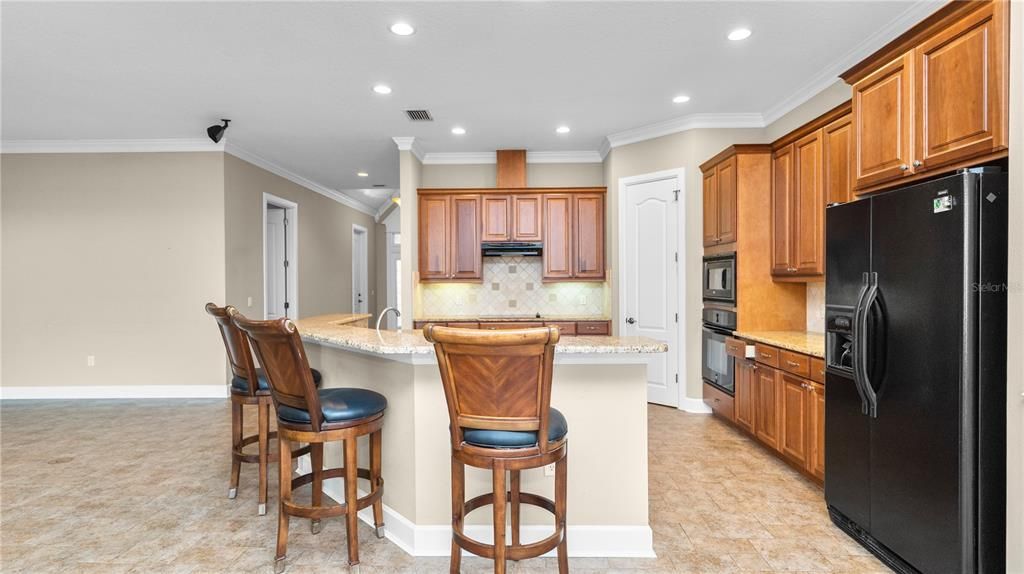 En Venta: $422,500 (4 camas, 3 baños, 2585 Pies cuadrados)