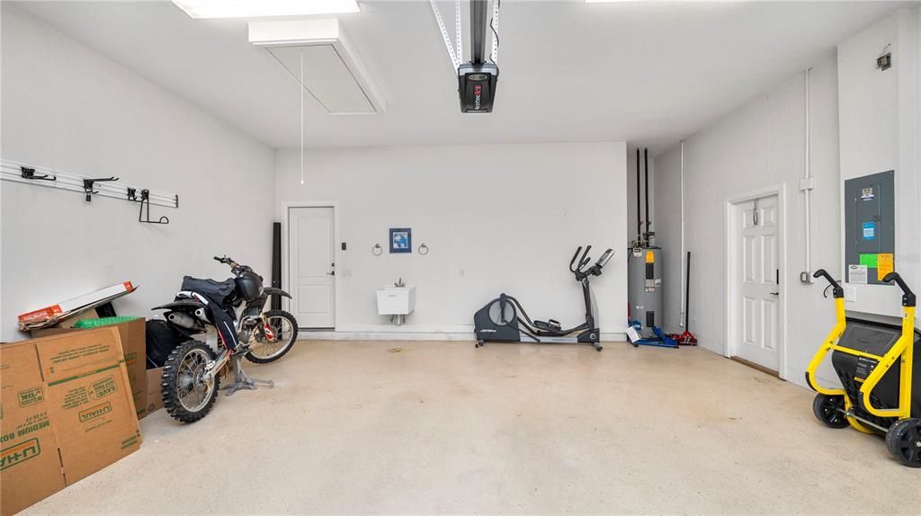 En Venta: $422,500 (4 camas, 3 baños, 2585 Pies cuadrados)