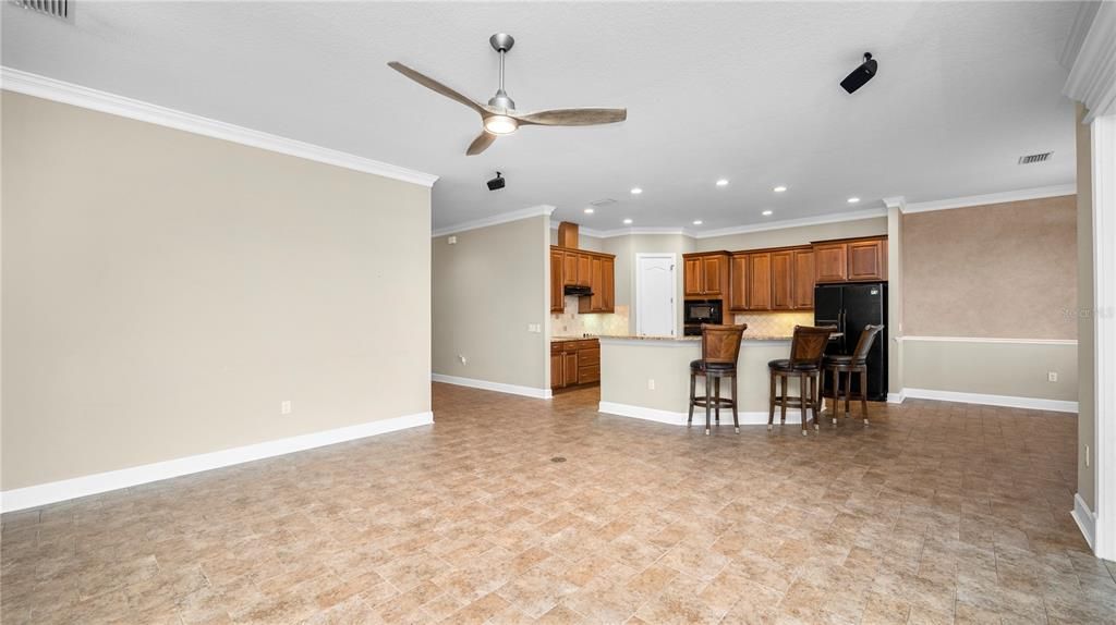 En Venta: $422,500 (4 camas, 3 baños, 2585 Pies cuadrados)