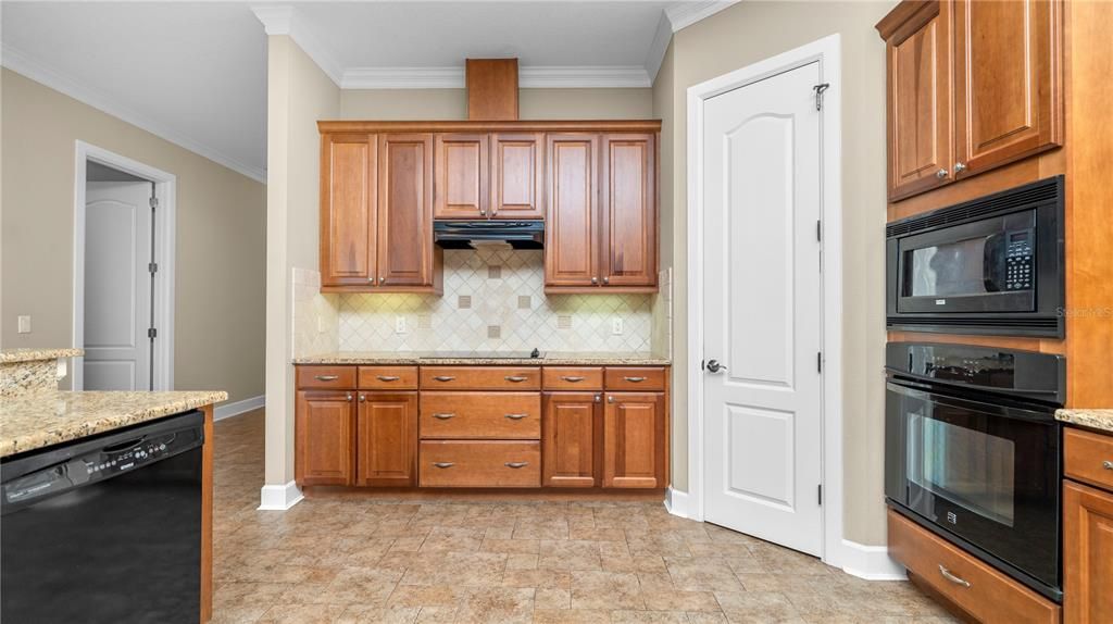 En Venta: $422,500 (4 camas, 3 baños, 2585 Pies cuadrados)