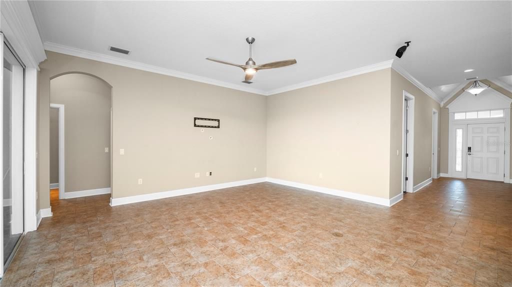 En Venta: $422,500 (4 camas, 3 baños, 2585 Pies cuadrados)