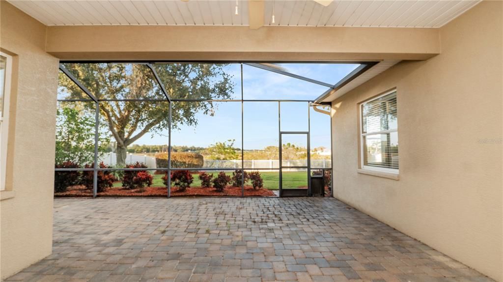 En Venta: $422,500 (4 camas, 3 baños, 2585 Pies cuadrados)