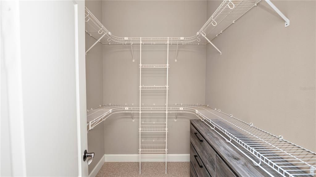 En Venta: $422,500 (4 camas, 3 baños, 2585 Pies cuadrados)