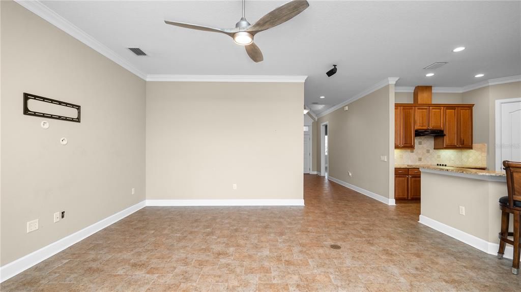 En Venta: $422,500 (4 camas, 3 baños, 2585 Pies cuadrados)