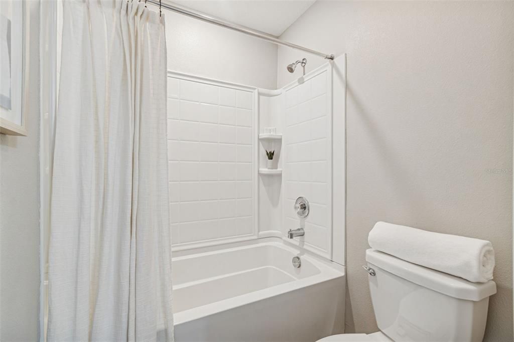 En Venta: $425,000 (4 camas, 2 baños, 2334 Pies cuadrados)