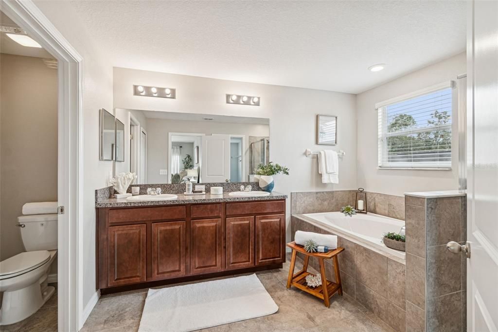 En Venta: $425,000 (4 camas, 2 baños, 2334 Pies cuadrados)