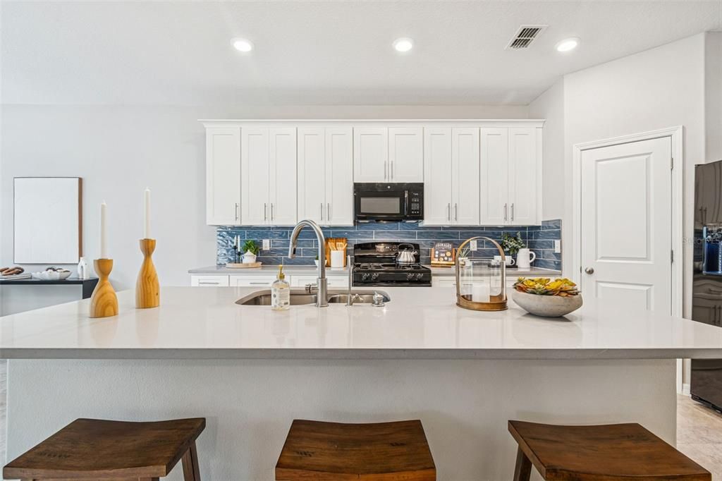 En Venta: $425,000 (4 camas, 2 baños, 2334 Pies cuadrados)