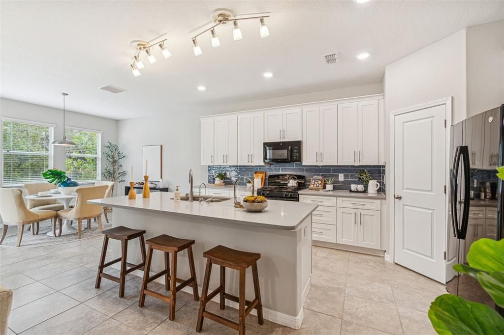 En Venta: $425,000 (4 camas, 2 baños, 2334 Pies cuadrados)