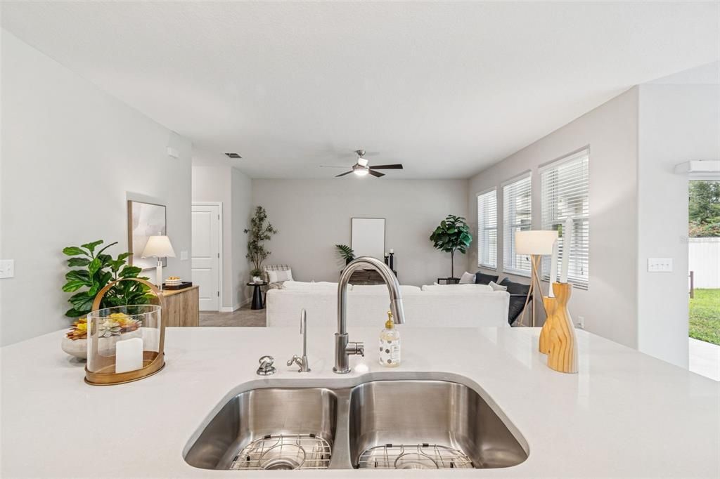 En Venta: $425,000 (4 camas, 2 baños, 2334 Pies cuadrados)